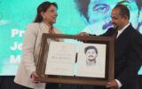 Presidenta Xiomara Castro entrega premio
