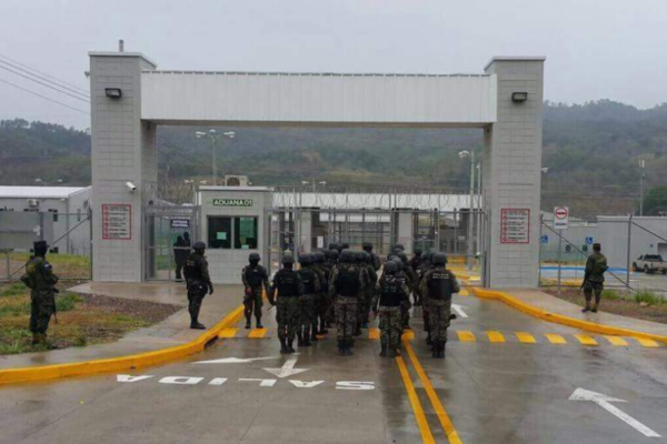 Policía militar cárceles