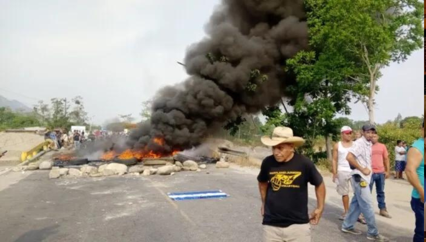 Pobladores de Omoa protestan por constantes apagones de energía
